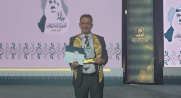 عضو هيئة التدريس في كلية إدارة الأعمال الدكتور توفيق بن محمد الرادوش يحصل على جائزة الأمير  فيصل بن بندر بن عبدالعزيز  للتميز  والإبداع.
