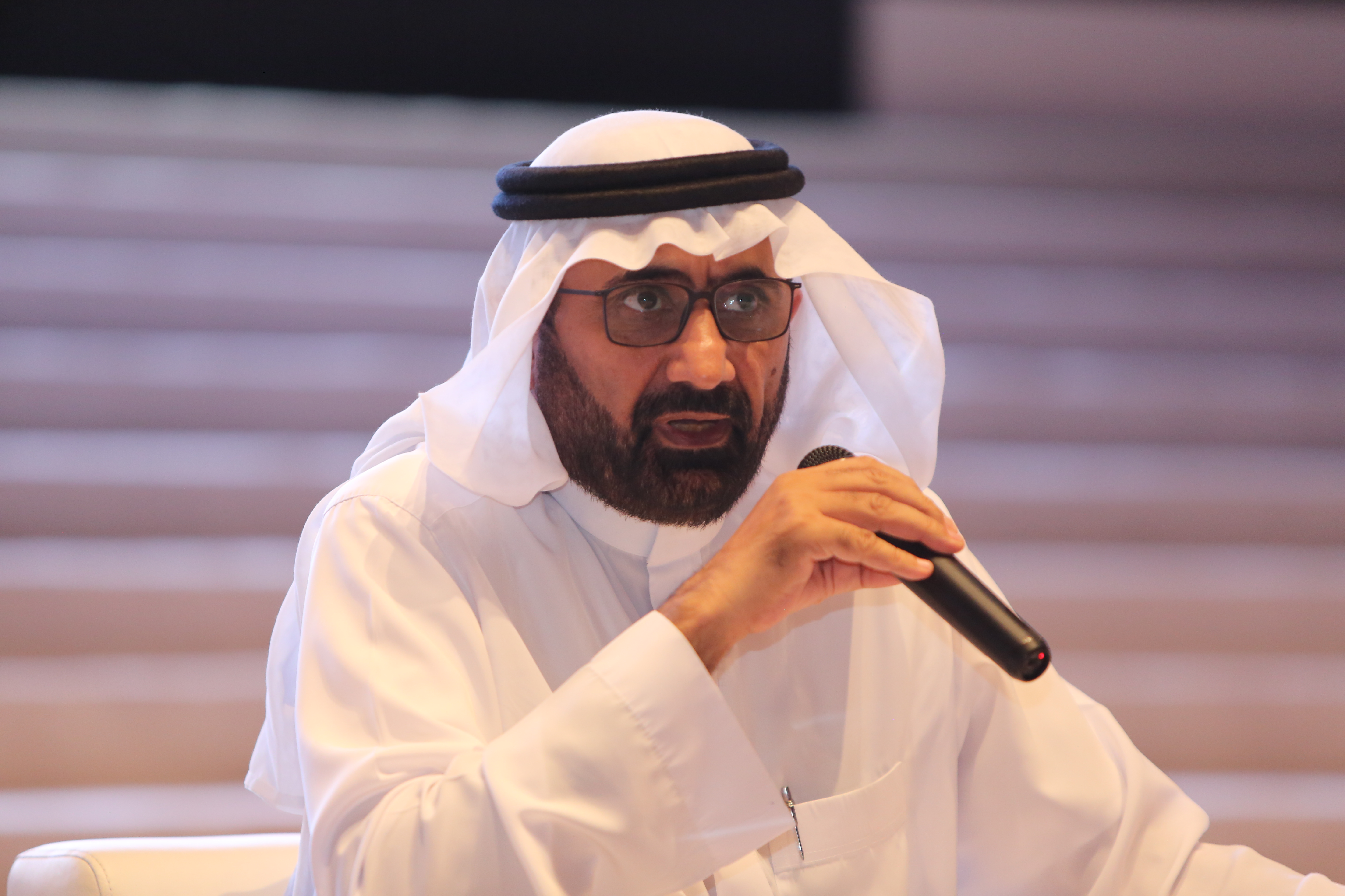 سعادة عميد الكلية يعقد اجتماعا مع ممثلين من وزارة التجارة لبحث فرص التعاون مع الكلية
