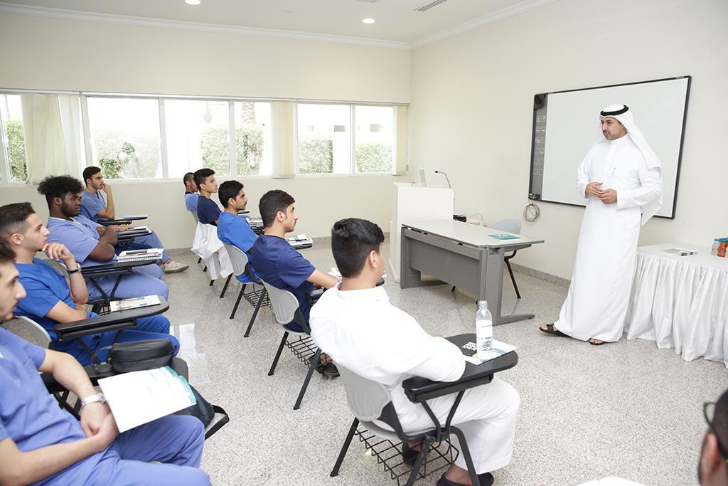 Student Affairs organizes an introductory Meeting for new students and holds a workshop about University Electronic Systems.