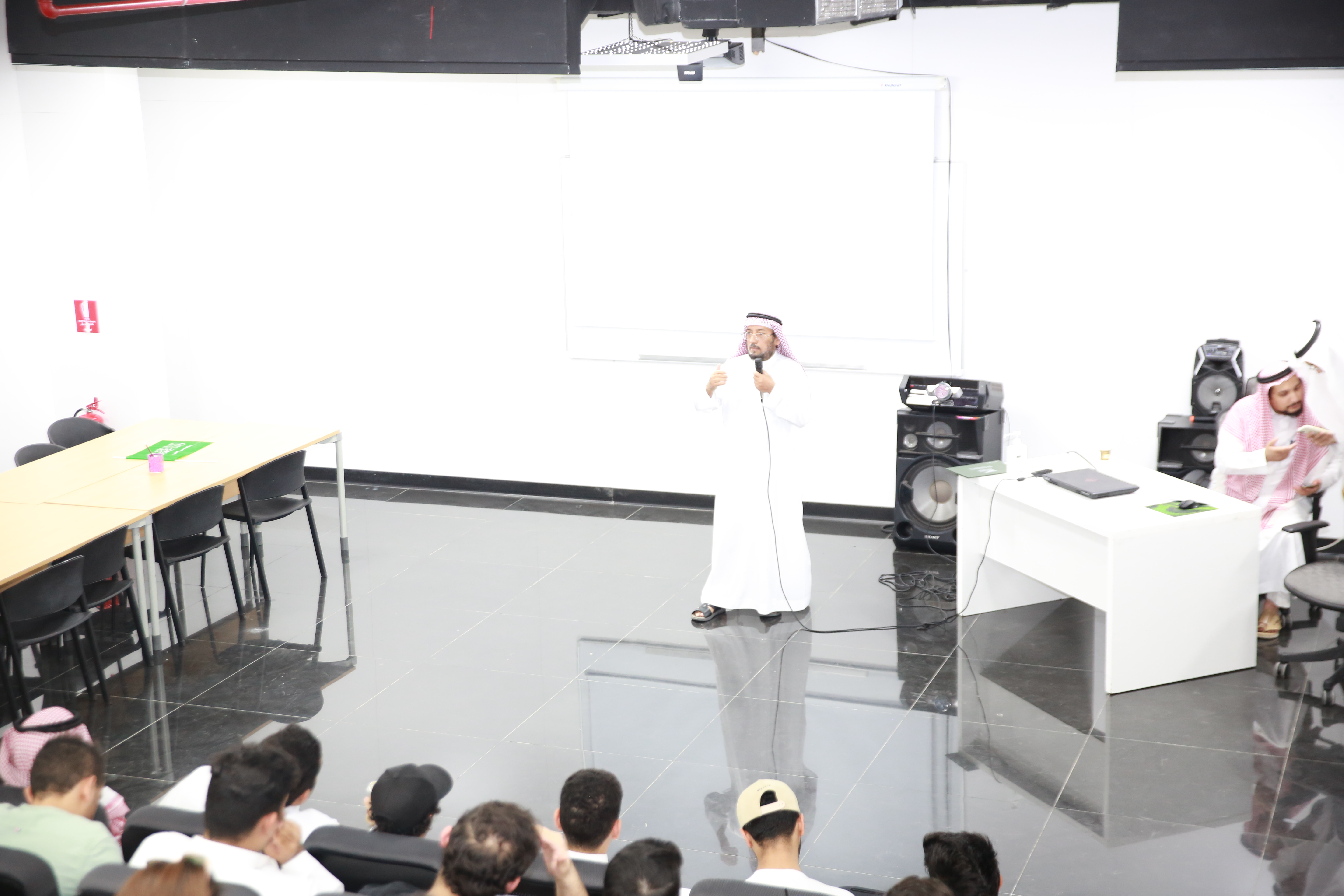 CADD’s Dean Interacts with Students