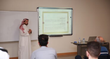 كلية إدارة الأعمال تنظم ورشة عمل حول المراجعة الداخلية