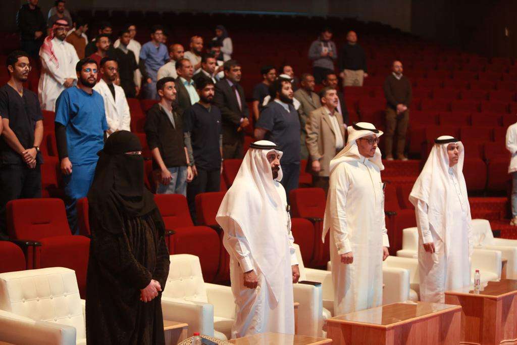 Dean of Medicine Meets with College’s Students