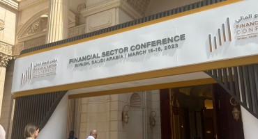 كلية إدارة الأعمال تزور مؤتمر القطاع المالي 2023