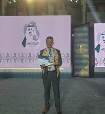 عضو هيئة التدريس في كلية إدارة الأعمال الدكتور توفيق بن محمد الرادوش يحصل على جائزة الأمير فيصل بن بندر بن عبد العزيز للتميز والإبداع.