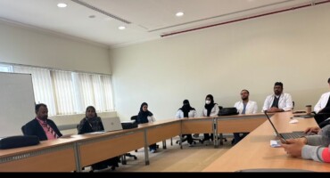 كلية الصيدلة والعلوم الطبية التطبيقية تقيم لقاء «صوتك مسموع» 