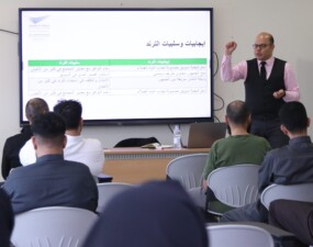 قسم التسويق بكلية إدارة الأعمال يستضيف الأستاذ طارق صبري في محاضرة حول المحتوى الأخضر 