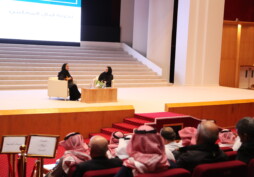 تحت مظلة برنامج “تجربتي” الجامعة تستضيف سفيرة خادم الحرمين الشريفين لدى كندا. 