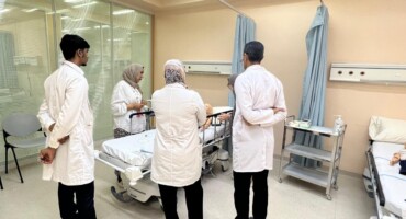 كلية الصيدلة والعلوم الطبية التطبيقية تنظم ورشة عمل في المحاكاة الطبية