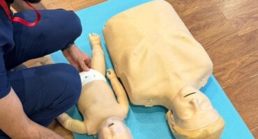 مركز دورات دعم الحياة يدرب ما يقارب 500 طالب وطالبة على الإنعاش القلبي الرئوي