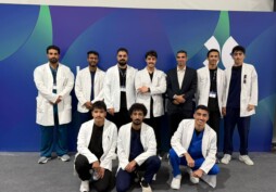 العالمي الصحة معرض يزورون التنفسي والعلاج التمريض طلاب