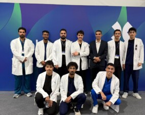 العالمي الصحة معرض يزورون التنفسي والعلاج التمريض طلاب