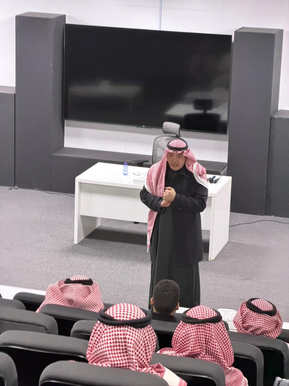 لقاء سعادة عميد كلية الحقوق بطلبة الدراسات العليا