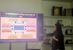 كلية الصيدلة والعلوم الطبية التطبيقية تنظم ورشة عمل حول التعلم القائم على حل المشكلات (PBL)