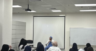 وحدة خدمة المجتمع بكلية طب الأسنان بالتضامن مع المجلس الطلابي