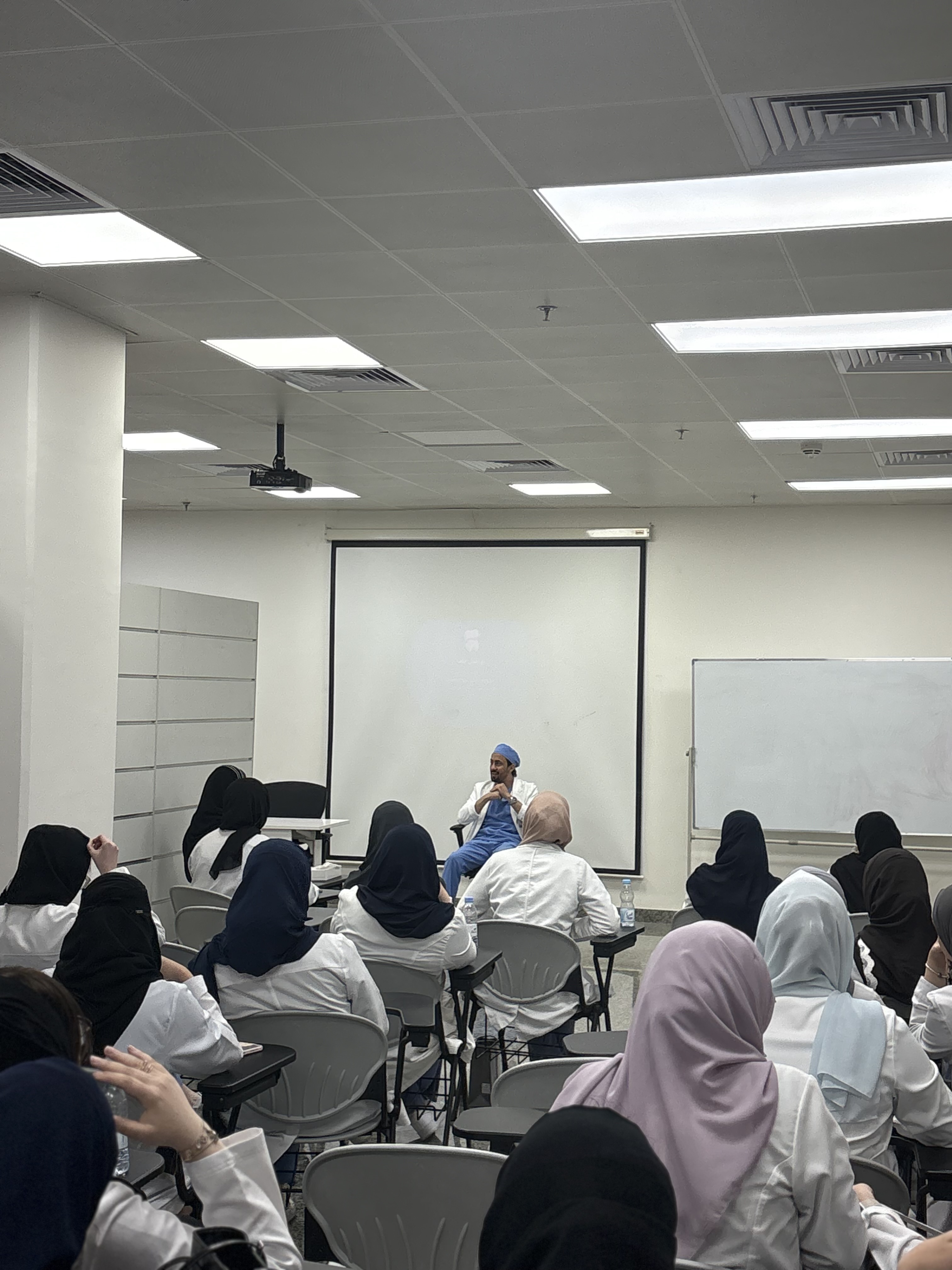 وحدة خدمة المجتمع بكلية طب الأسنان بالتضامن مع المجلس الطلابي